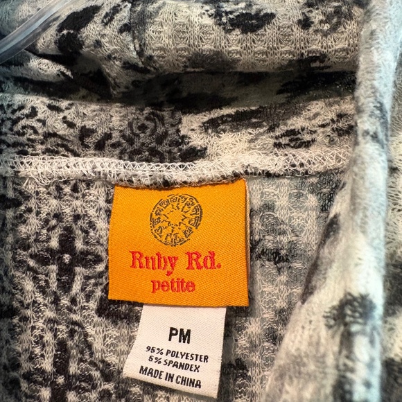 Ruby Rd. Lightweight top - Picture 2 of 4